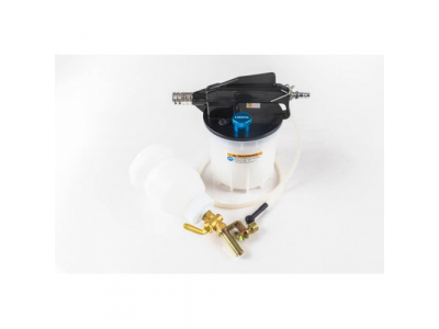 Приспособление для замены тормозной жидкости с заливным бачком